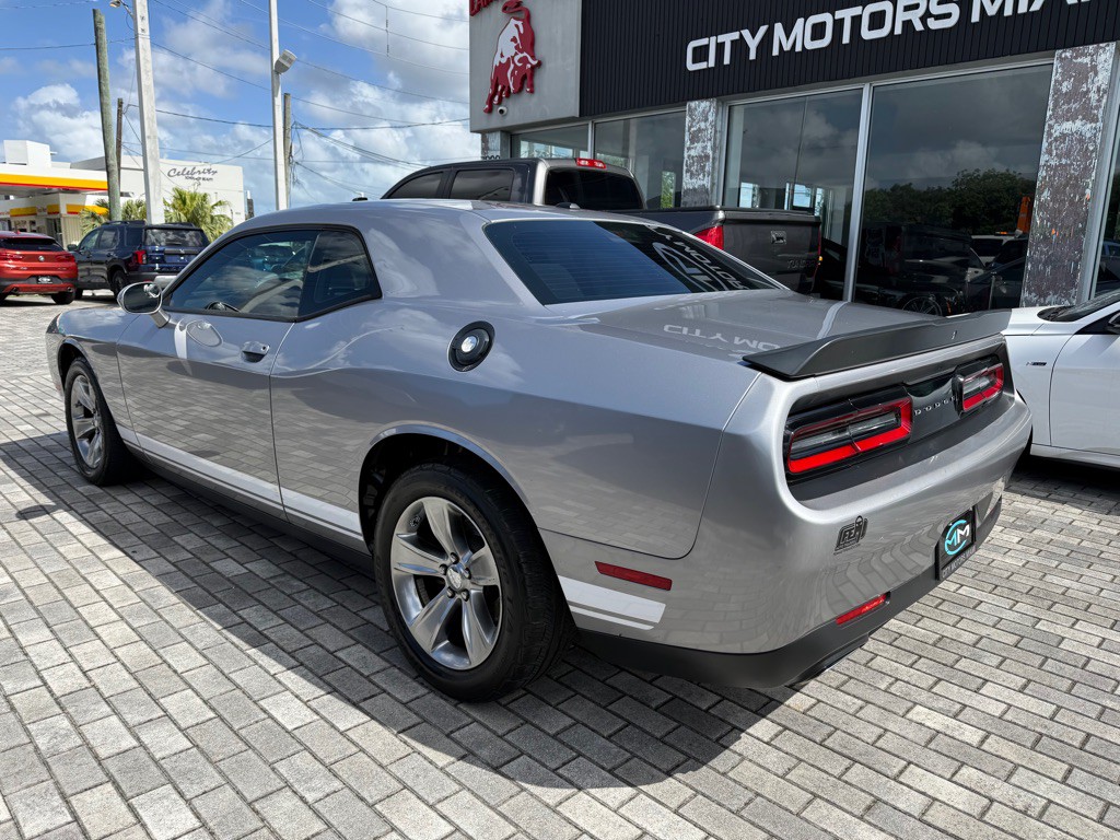 2016 Dodge Challenger Image 5
