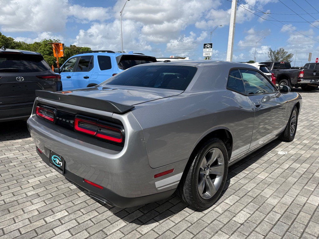 2016 Dodge Challenger Image 8