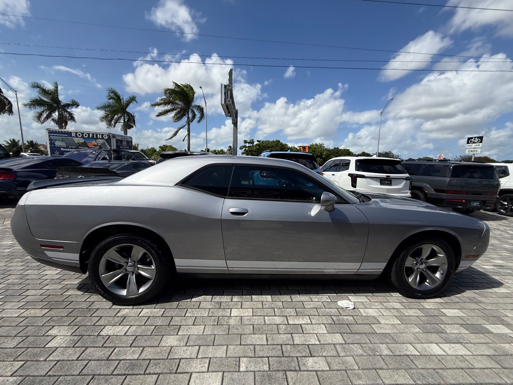 2016 Dodge Challenger Image 9