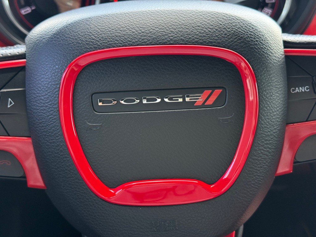 2016 Dodge Challenger Image 11