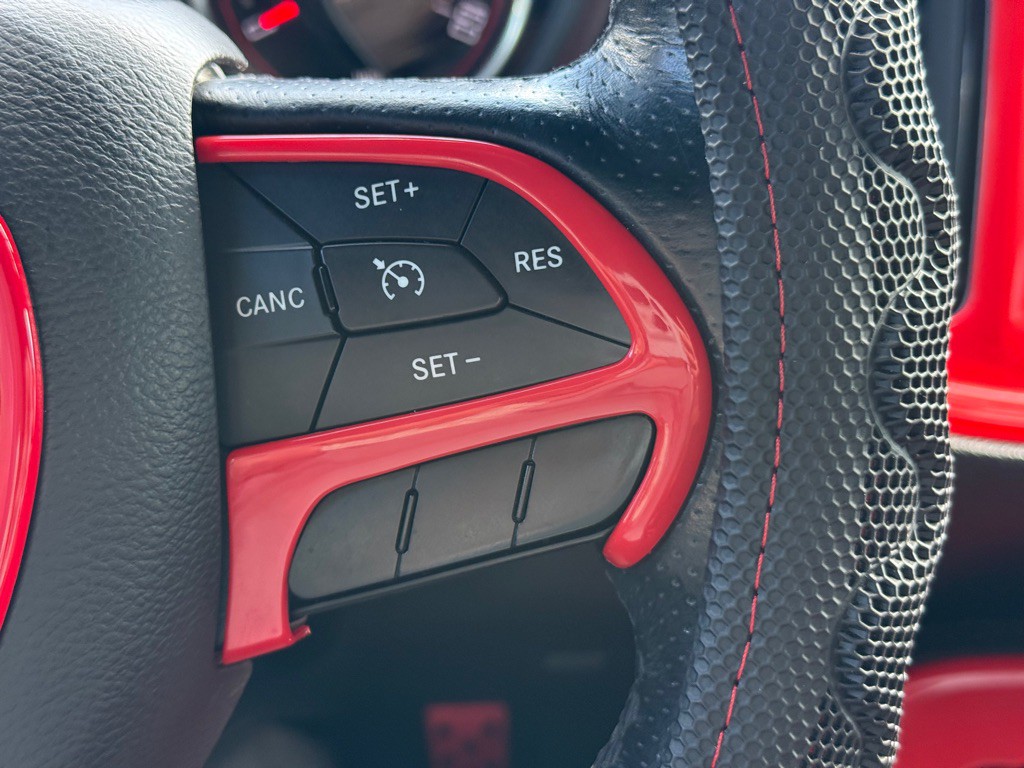 2016 Dodge Challenger Image 12