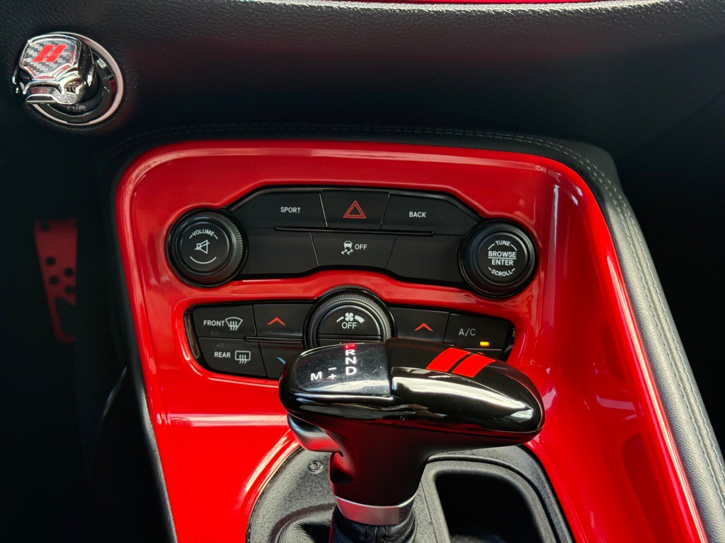 2016 Dodge Challenger Image 17