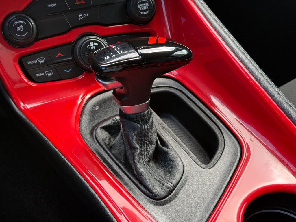 2016 Dodge Challenger Image 18