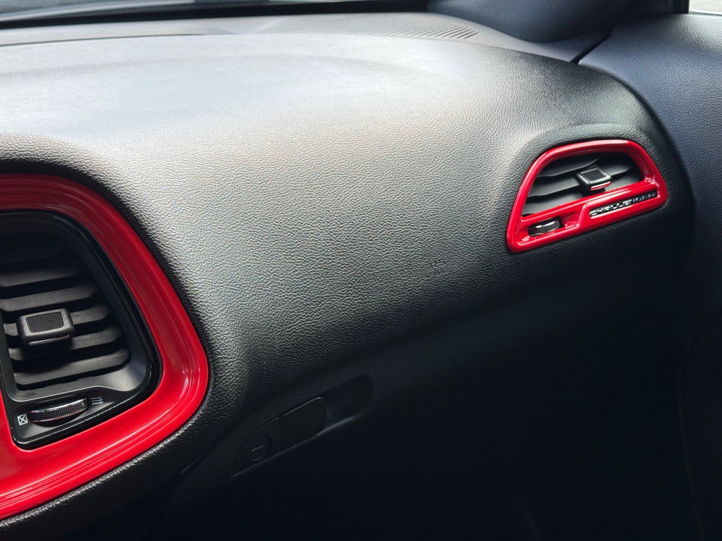 2016 Dodge Challenger Image 20