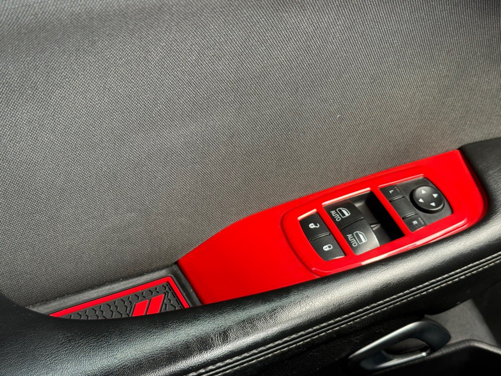 2016 Dodge Challenger Image 21