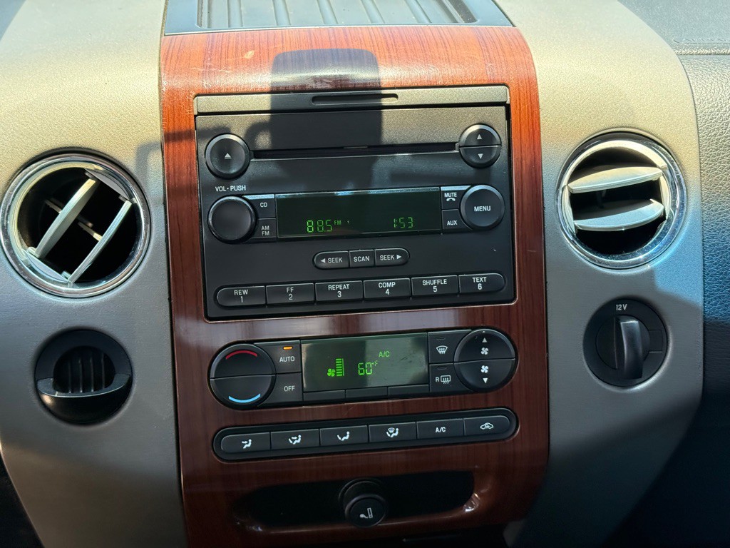 2005 Ford F-150 Image 12