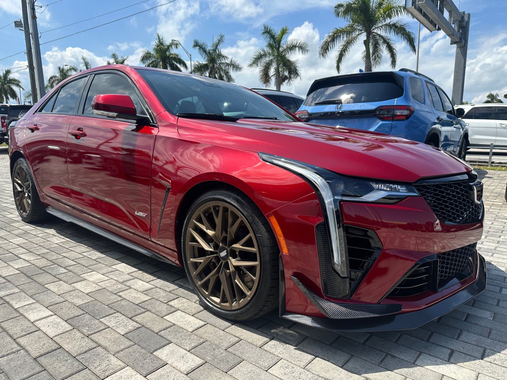 2022 Cadillac Ct4-v Image 1
