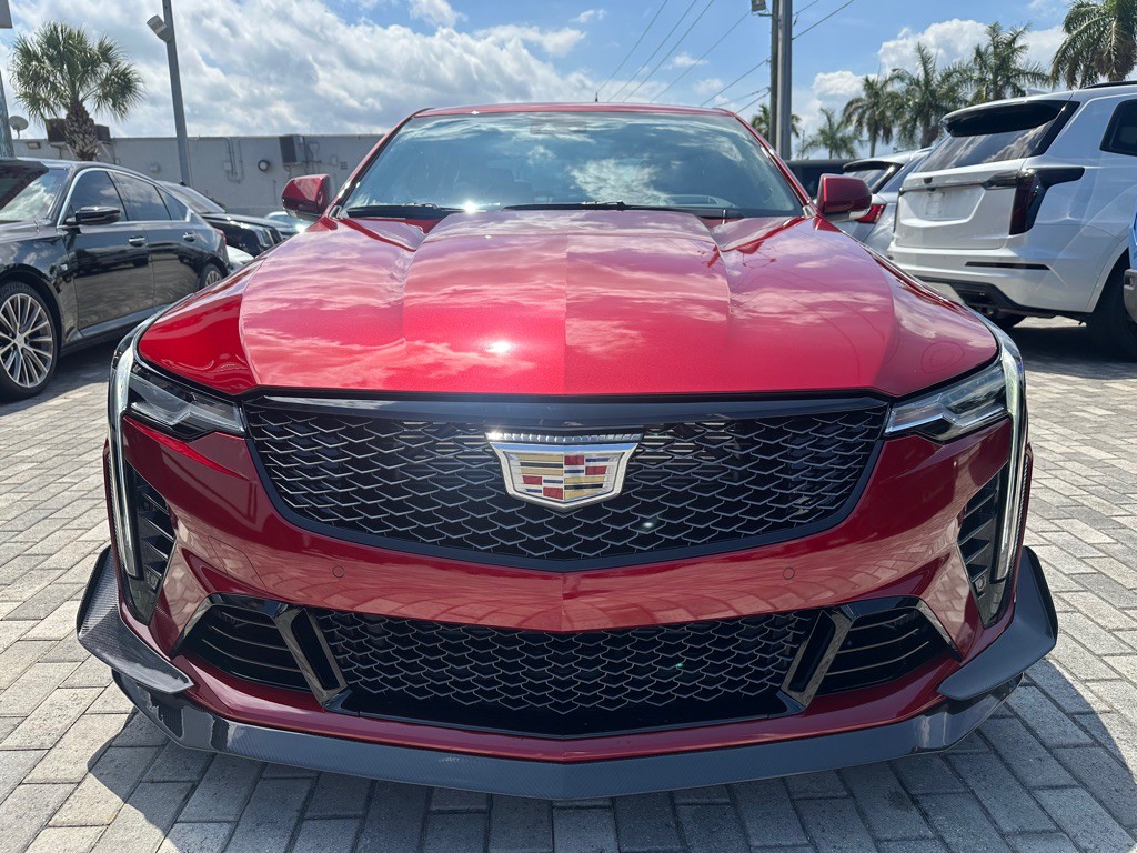 2022 Cadillac Ct4-v Image 2