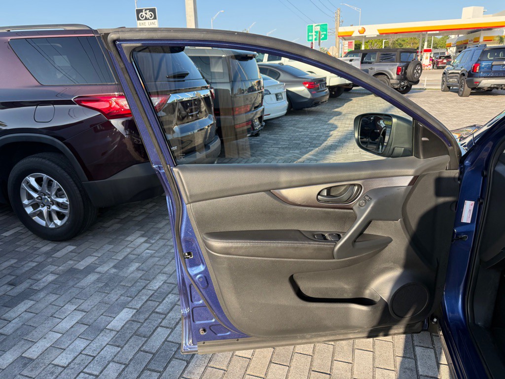 2022 Nissan Rogue Image 21