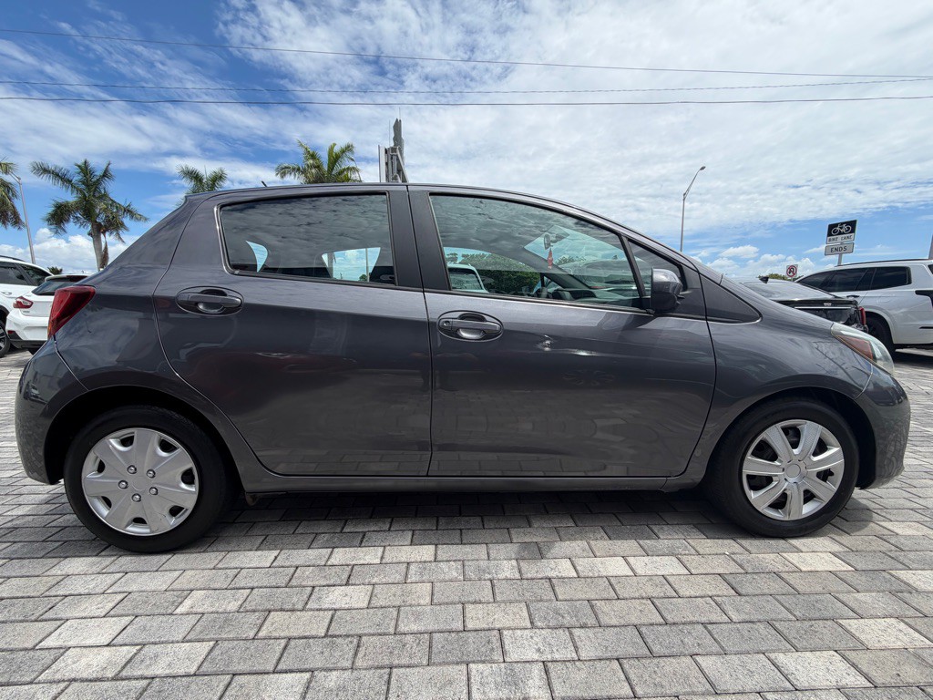 2015 Toyota Yaris Image 10