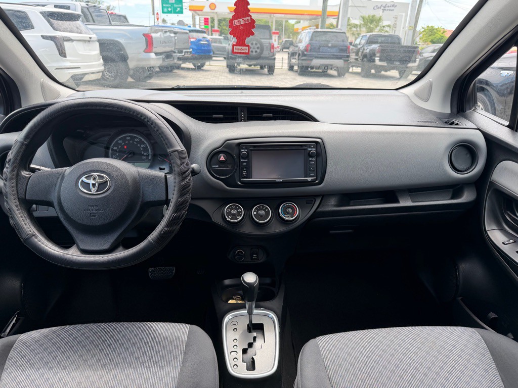 2015 Toyota Yaris Image 14