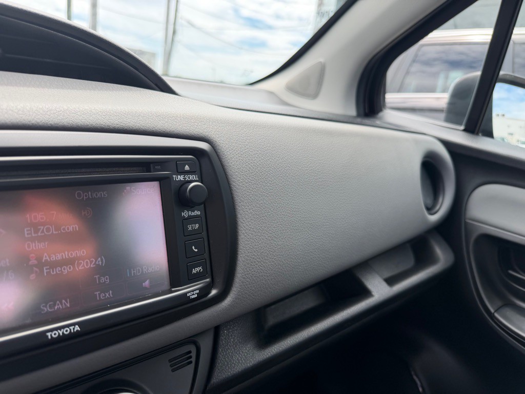 2015 Toyota Yaris Image 20