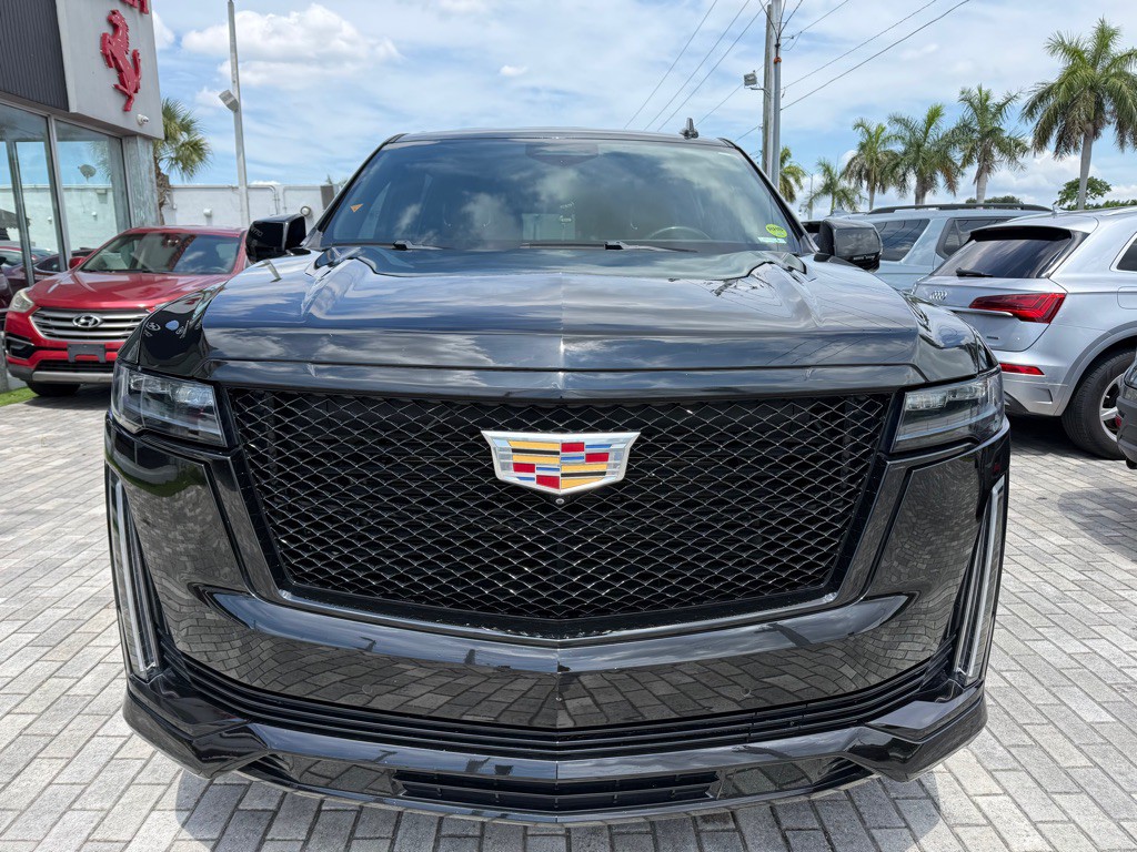 2022 Cadillac Escalade Image 2
