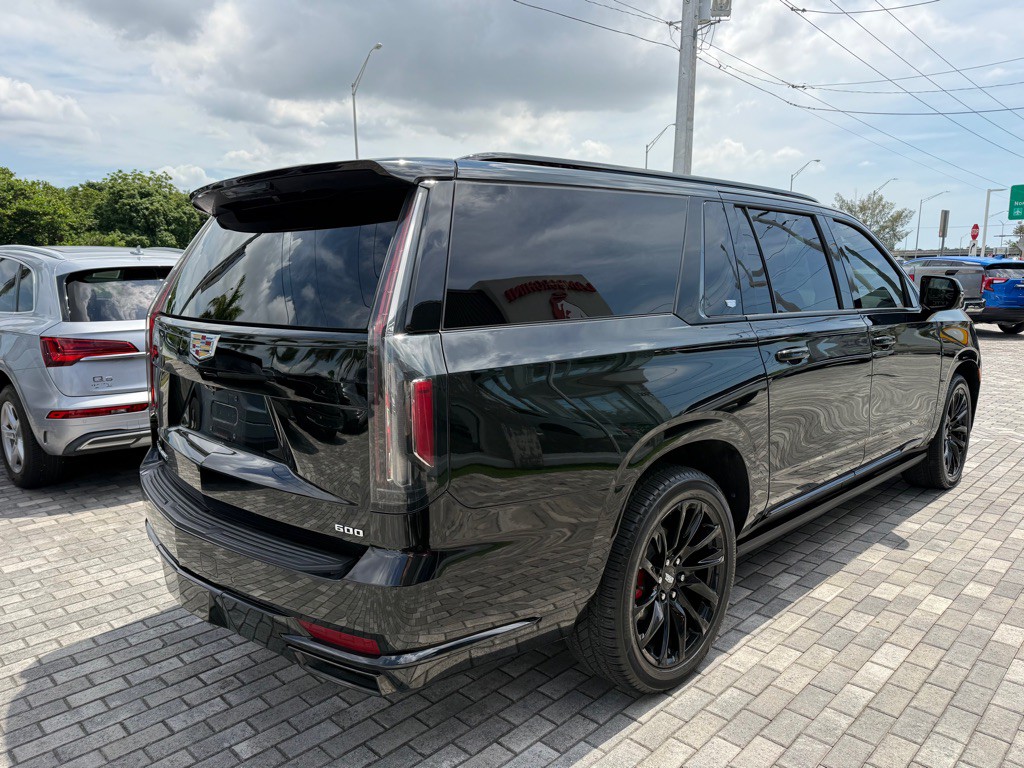 2022 Cadillac Escalade Image 12