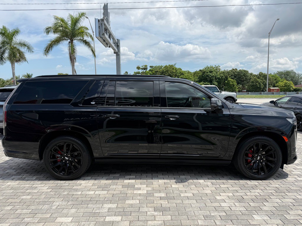 2022 Cadillac Escalade Image 13