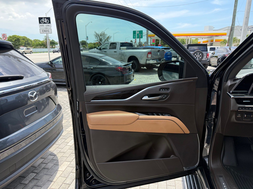 2022 Cadillac Escalade Image 14