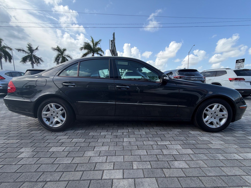 2004 Mercedes-Benz E-Class Image 10