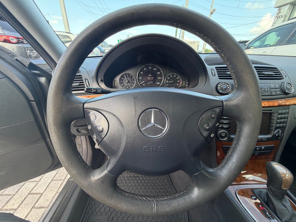 2004 Mercedes-Benz E-Class Image 17