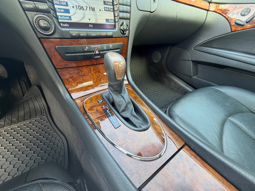 2004 Mercedes-Benz E-Class Image 20