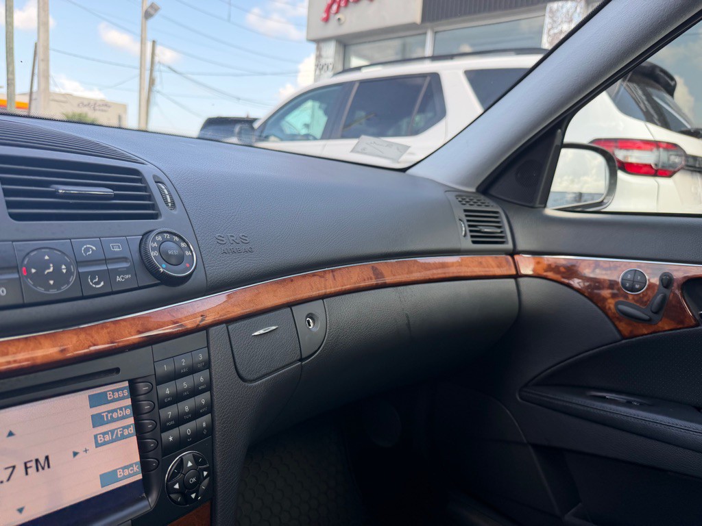 2004 Mercedes-Benz E-Class Image 21