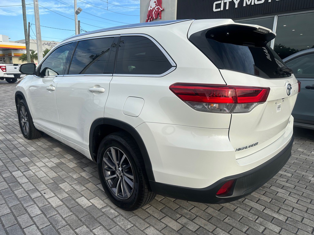 2017 Toyota Highlander Image 5