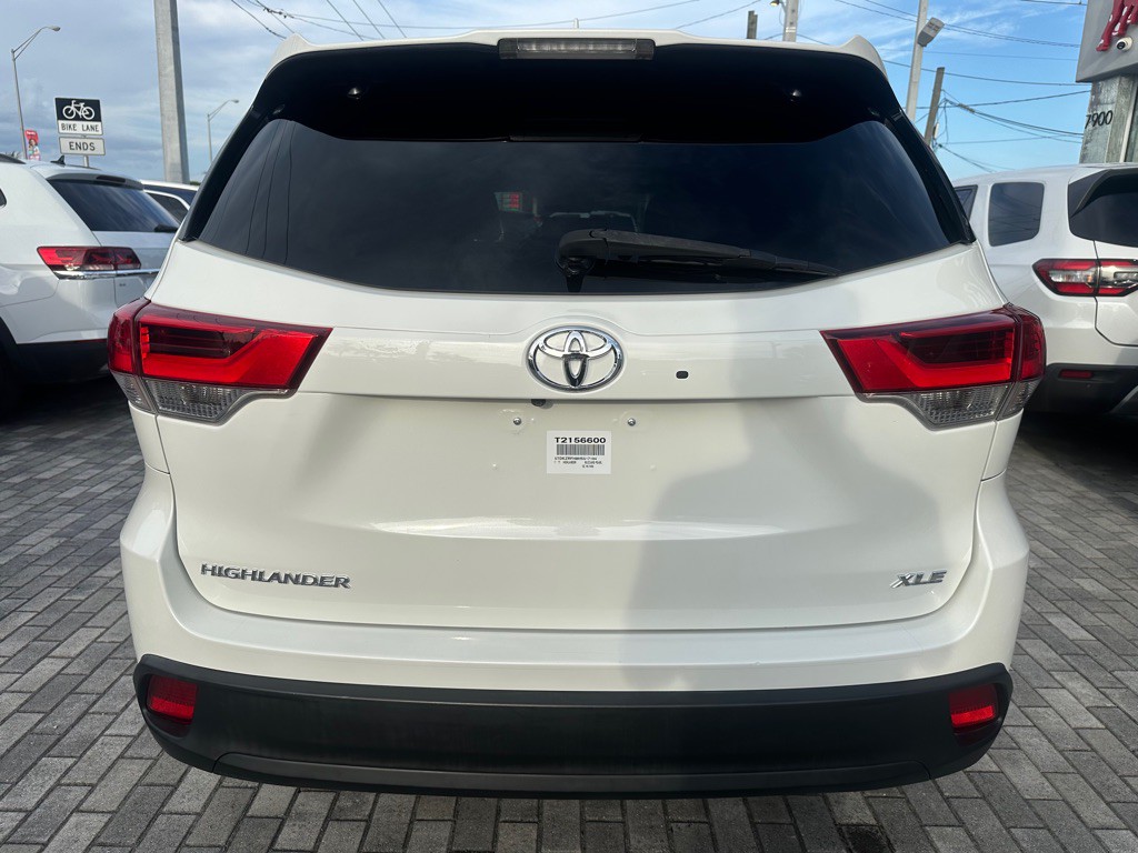 2017 Toyota Highlander Image 6
