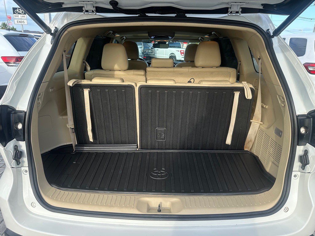 2017 Toyota Highlander Image 8