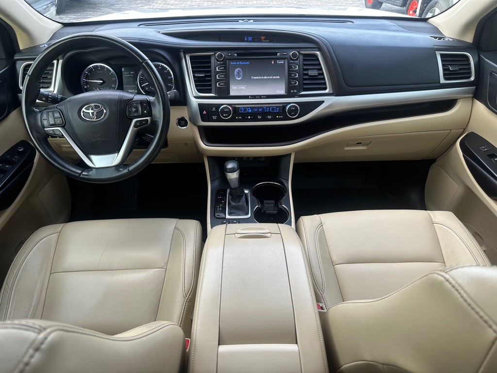 2017 Toyota Highlander Image 14