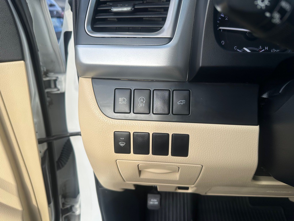2017 Toyota Highlander Image 19