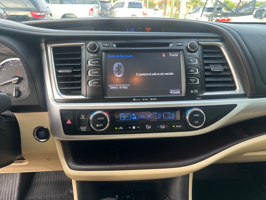 2017 Toyota Highlander Image 20