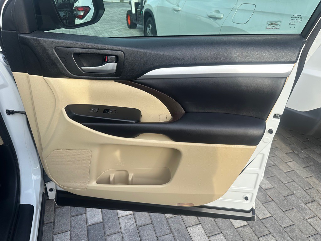 2017 Toyota Highlander Image 26