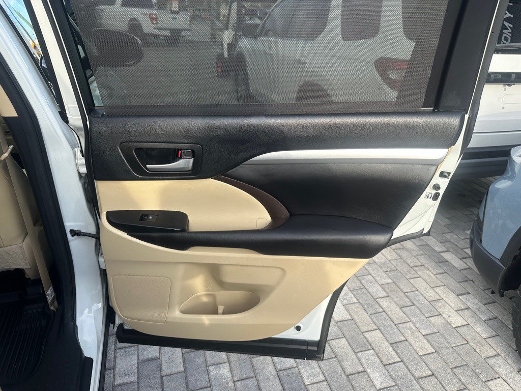 2017 Toyota Highlander Image 27