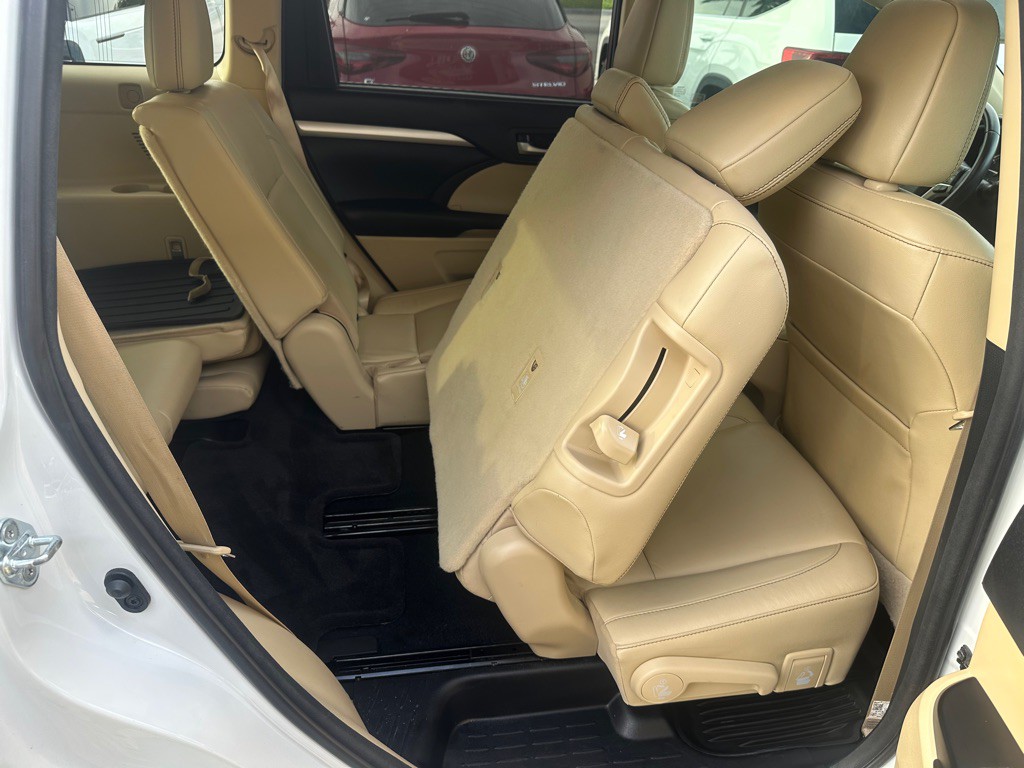 2017 Toyota Highlander Image 29
