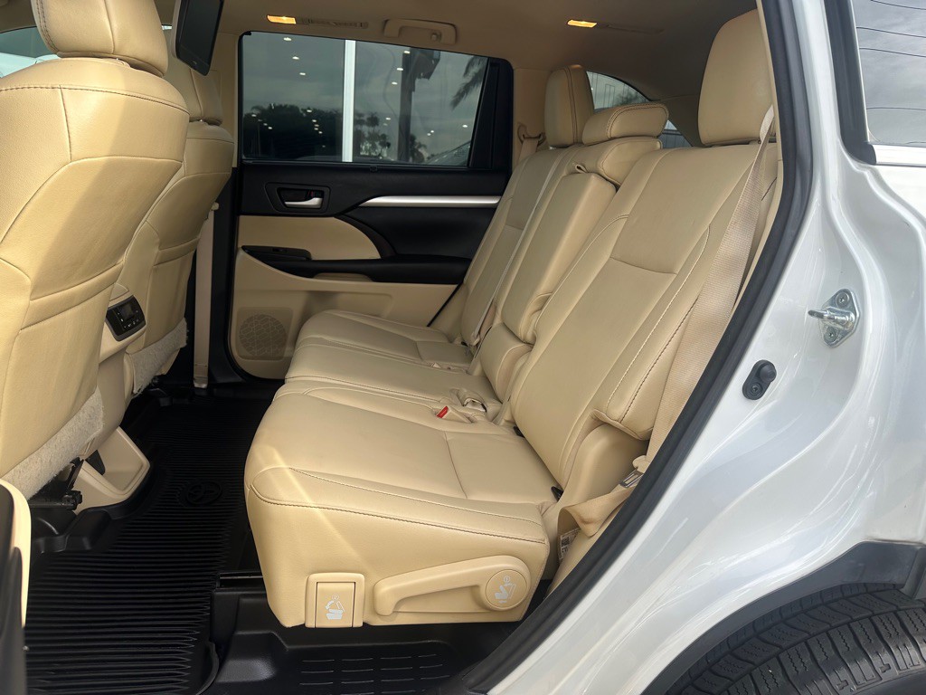 2017 Toyota Highlander Image 31