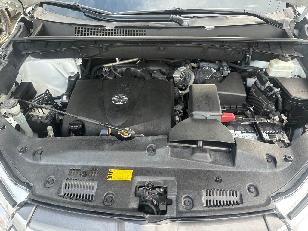 2017 Toyota Highlander Image 35