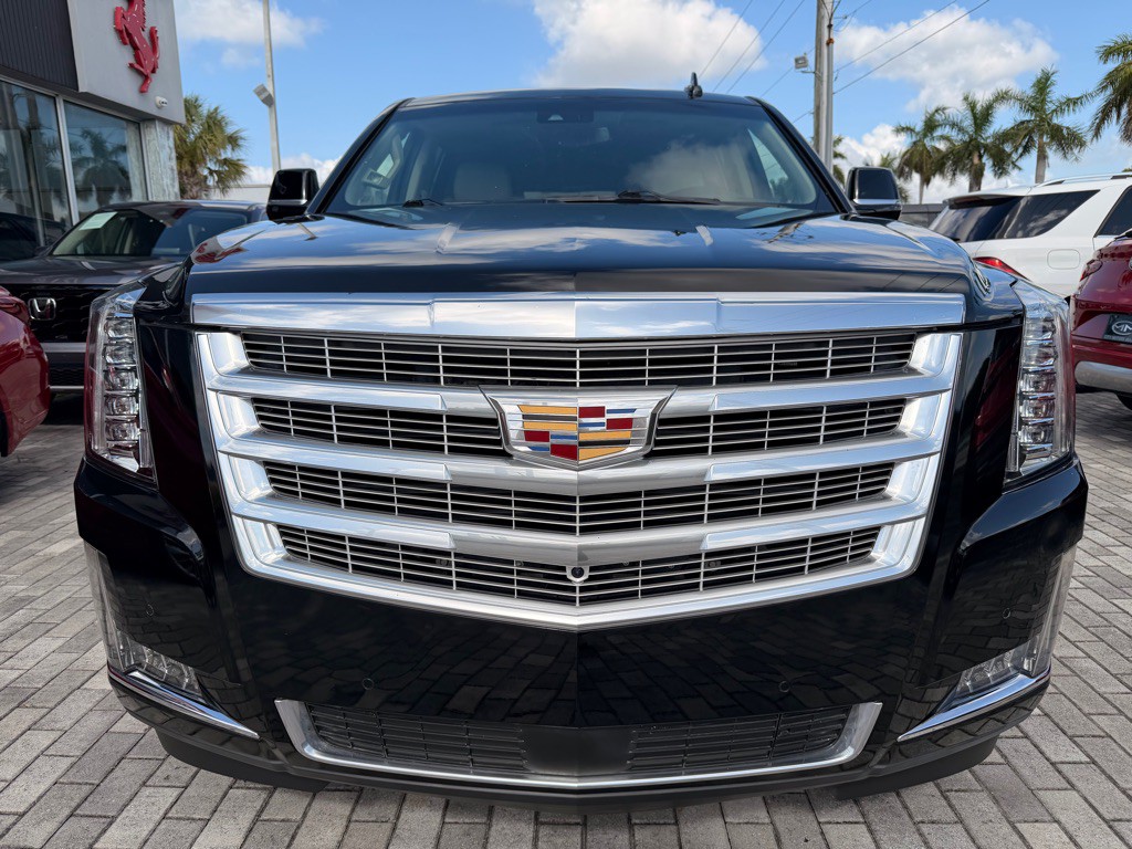 2020 Cadillac Escalade Image 2