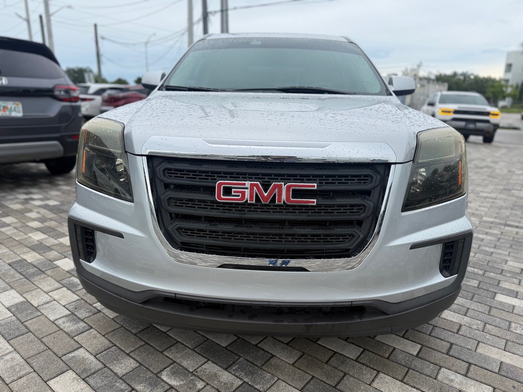 2017 GMC Terrain Image 2
