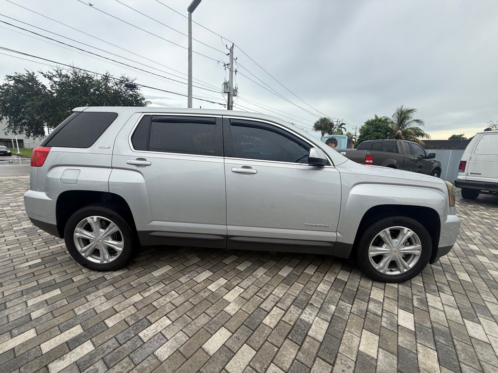 2017 GMC Terrain Image 9
