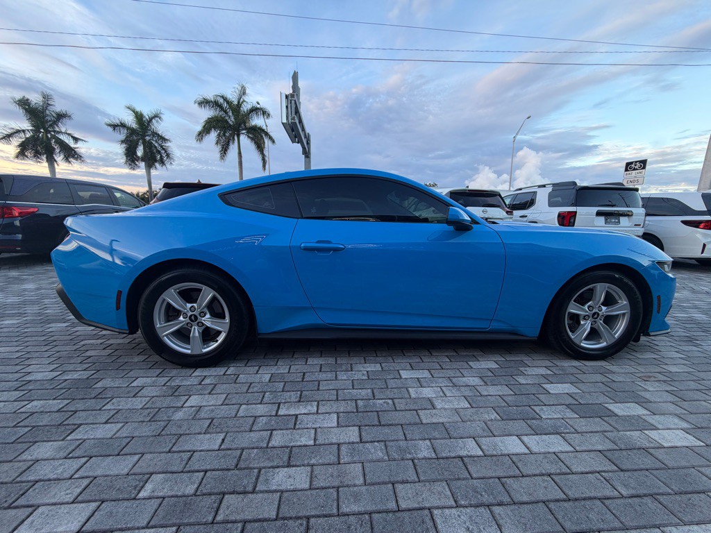 2024 Ford Mustang Image 9