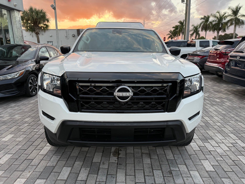 2024 Nissan Frontier Image 2