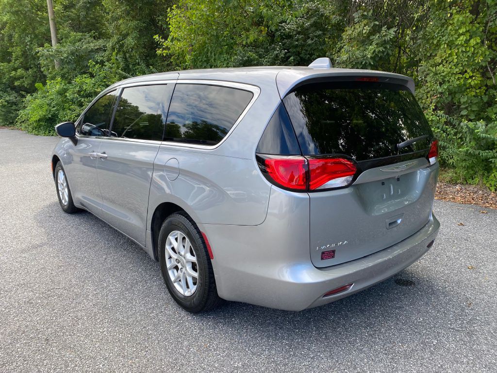2017 Chrysler Pacifica Image 3