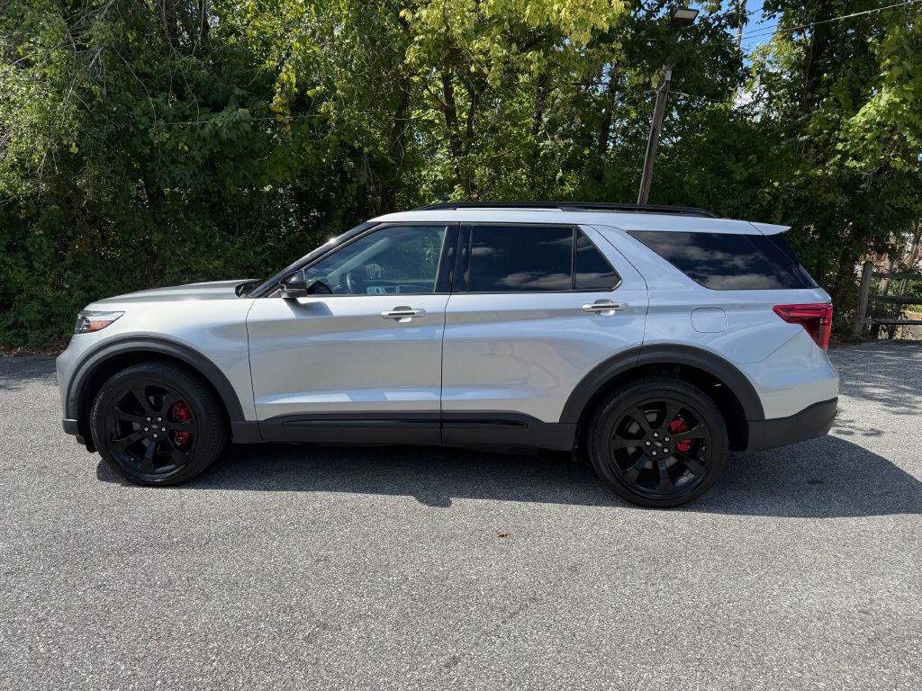 2020 Ford Explorer Image 2