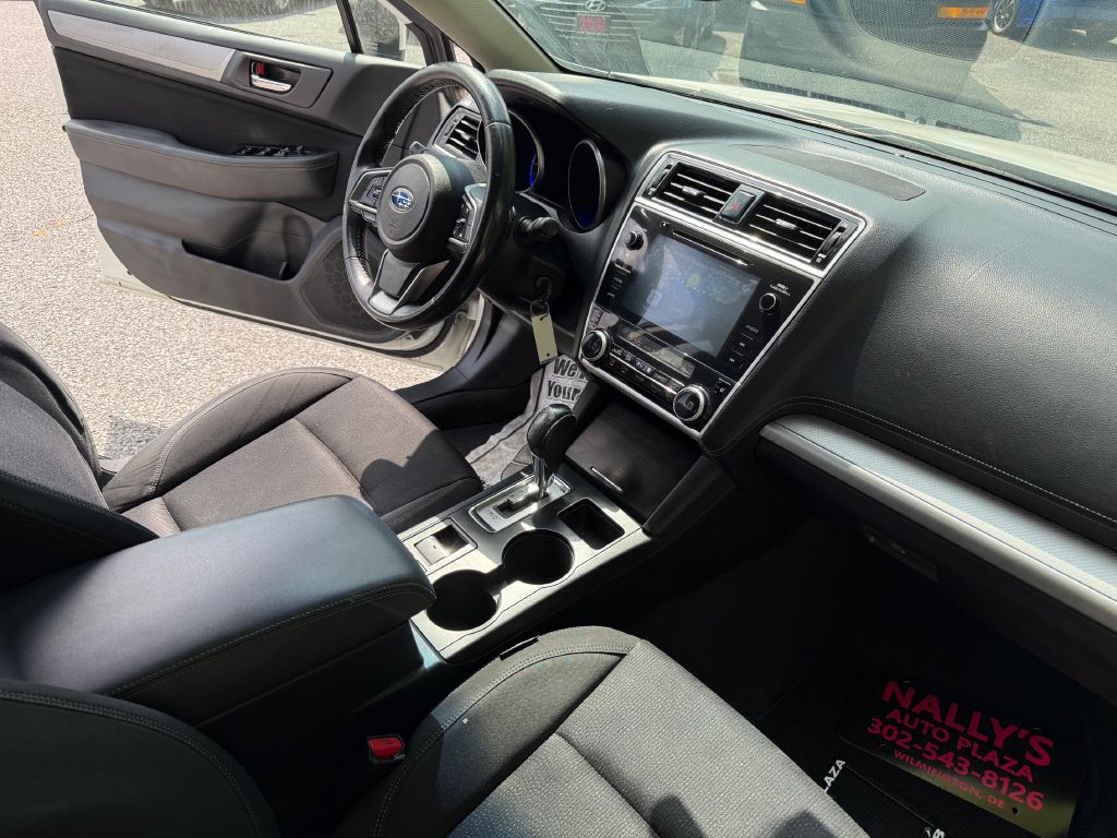 2018 Subaru Legacy Image 11