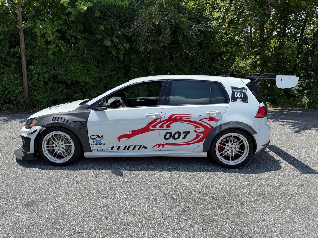 2017 Volkswagen GTI Image 2