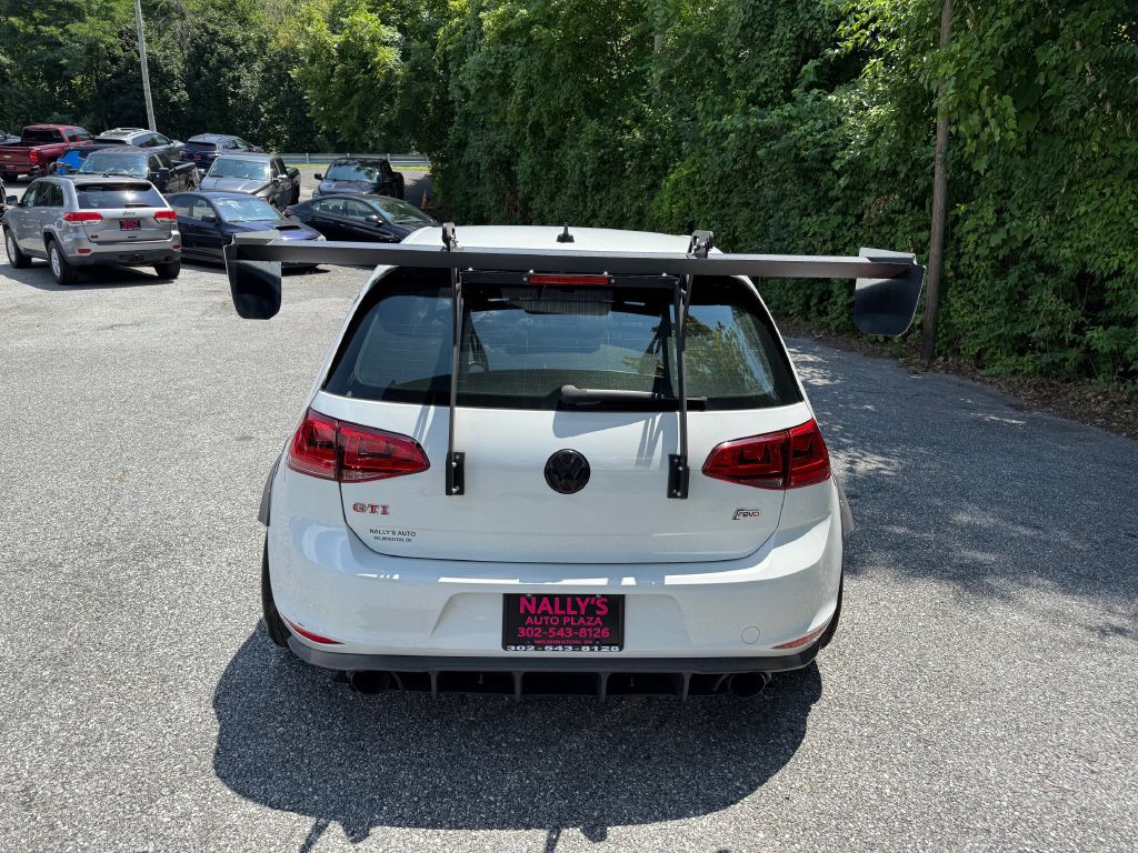 2017 Volkswagen GTI Image 4