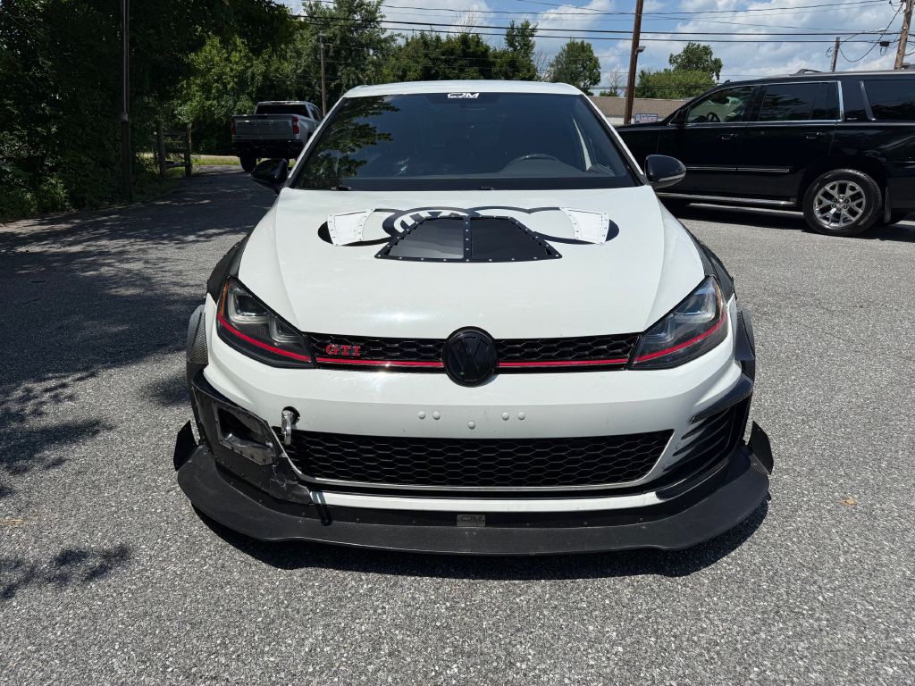 2017 Volkswagen GTI Image 8