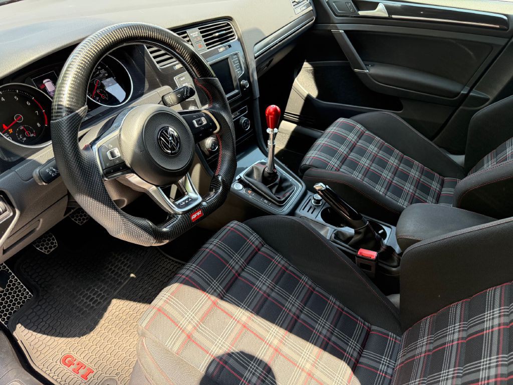 2017 Volkswagen GTI Image 12