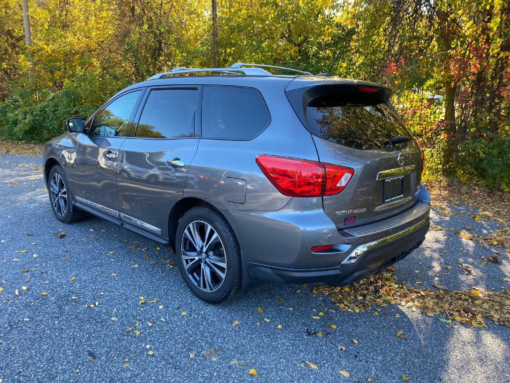 2017 Nissan Pathfinder Image 2