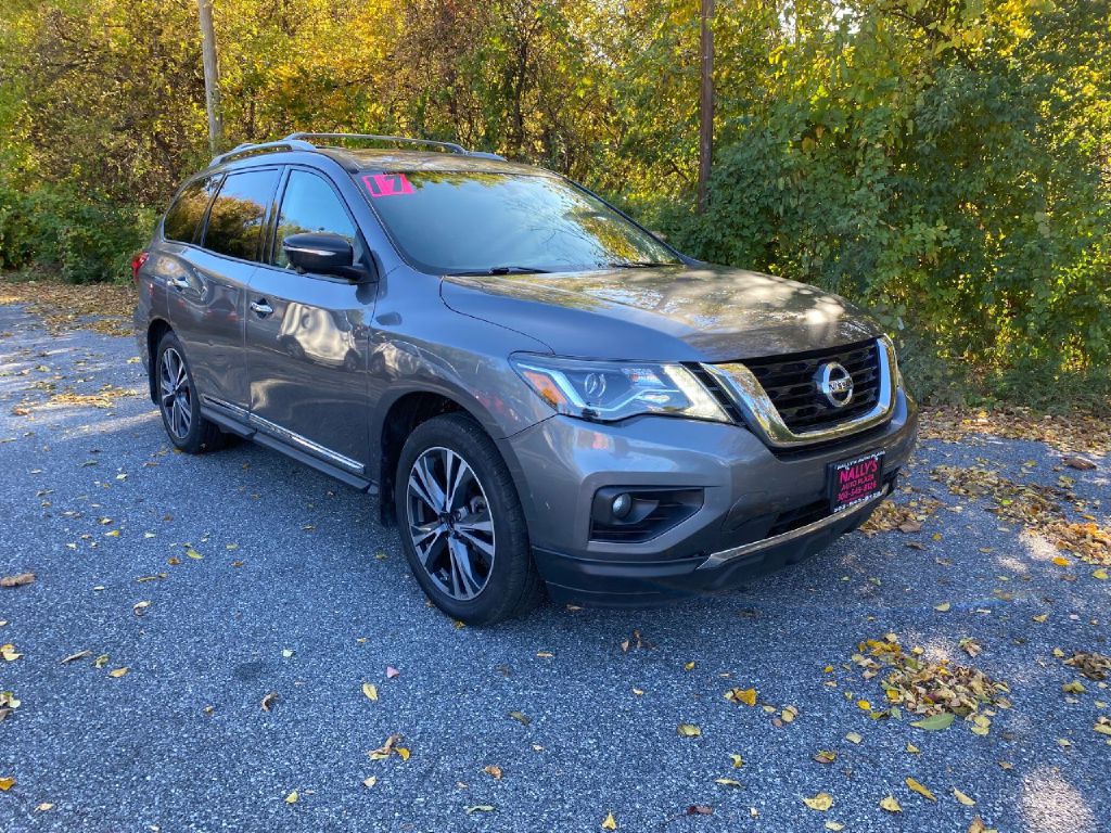 2017 Nissan Pathfinder Image 2