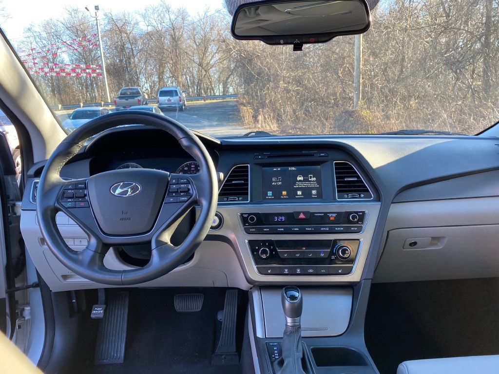 2017 Hyundai Sonata Image 5